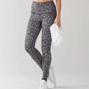 LuLuLeMoN WuNDeR UNDeR CiiNDeR LaCe SiZe 4